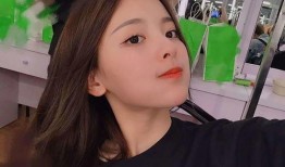 娱乐吃瓜君女生晒自拍,这颜值也太能打了吧！”